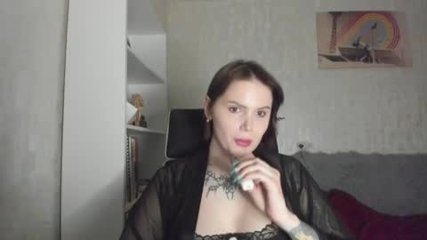 Snapshot of emydeliro chatting on April 8, 2026, 5:24 pm emydeliro online show from April 8, 2026, 5:24 pm
