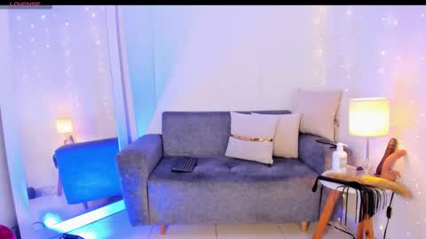 EMYLY  online show from January 8, 2026, 11:51 pm