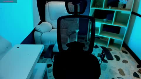 Snapshot of emysilver chatting on December 2, 2024, 7:49 pm Emy Silver online show from December 2, 2024, 7:49 pm