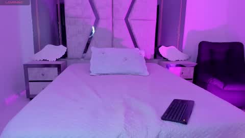 Snapshot of emysilver chatting on February 20, 2025, 6:35 pm Emy Silver online show from February 20, 2025, 6:35 pm