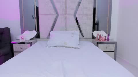 Snapshot of emysilver chatting on February 21, 2025, 2:48 pm Emy Silver online show from February 21, 2025, 2:48 pm