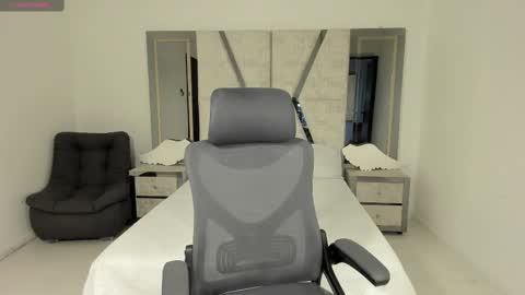 Snapshot of emysilver chatting on March 3, 2025, 4:35 pm Emy Silver online show from March 3, 2025, 4:35 pm