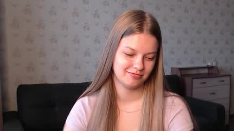 Snapshot of emysway chatting on September 22, 2025, 4:47 am EmySway online show from September 22, 2025, 4:47 am