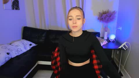 Snapshot of enchanted_bella chatting on January 13, 2026, 2:00 pm enchanted_bella online show from January 13, 2026, 2:00 pm