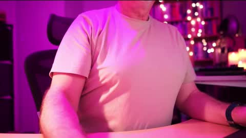 Snapshot of energybra chatting on December 4, 2025, 12:20 am uk online show from December 4, 2025, 12:20 am