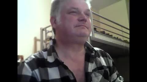 englishguysurrey online show from December 17, 2025, 10:05 pm