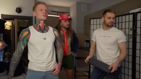 Johnny online show from November 3, 2025, 3:35 pm