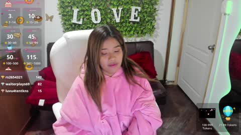 Snapshot of enma_clark chatting on December 21, 2024, 10:06 am Enma clark online show from December 21, 2024, 10:06 am
