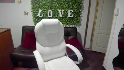 Snapshot of enma_clark chatting on February 19, 2025, 7:16 pm Enma clark online show from February 19, 2025, 7:16 pm