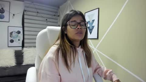 Snapshot of enma_clark chatting on October 5, 2025, 4:00 am Enma clark online show from October 5, 2025, 4:00 am