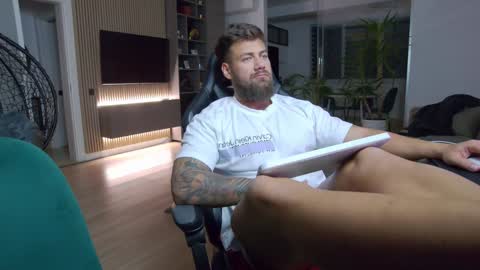 Erik online show from January 19, 2025, 6:21 pm