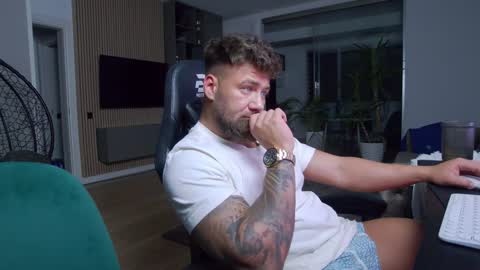 Erik online show from January 31, 2025, 7:29 pm