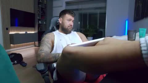 Snapshot of enrikoblue chatting on February 2, 2026, 9:02 pm Erik online show from February 2, 2026, 9:02 pm