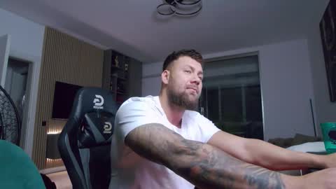 Snapshot of enrikoblue chatting on February 9, 2026, 8:02 pm Erik online show from February 9, 2026, 8:02 pm