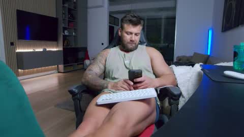 Snapshot of enrikoblue chatting on February 26, 2026, 9:03 pm Erik online show from February 26, 2026, 9:03 pm