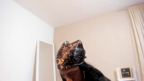 Snapshot of enyelsalas2 chatting on February 26, 2025, 12:16 am Angela online show from February 26, 2025, 12:16 am