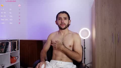 Snapshot of enzo_moretii chatting on November 2, 2025, 6:49 am enzo_moretii online show from November 2, 2025, 6:49 am