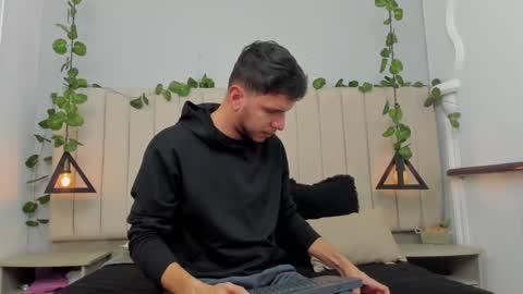 ENZO online show from November 5, 2025, 2:28 pm