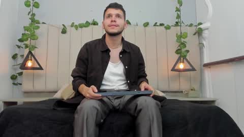 ENZO online show from November 6, 2025, 2:18 pm