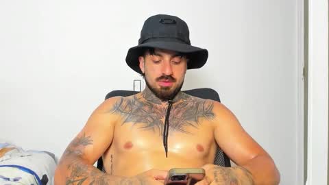 Enzo Aren online show from October 19, 2025, 1:28 am