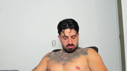 Enzo Aren online show from November 4, 2025, 11:26 pm