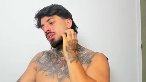 Enzo Aren online show from November 15, 2025, 12:08 am