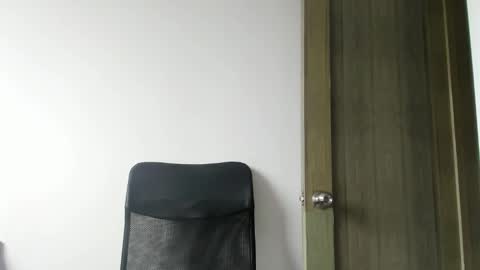 Enzo Aren online show from November 27, 2025, 7:38 pm