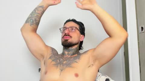 Enzo Aren online show from November 28, 2025, 6:32 pm