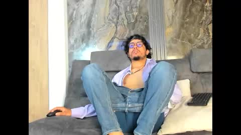 Snapshot of enzodarkwood chatting on December 3, 2025, 2:04 pm Enzo online show from December 3, 2025, 2:04 pm