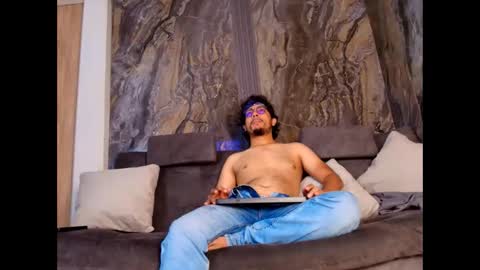 Snapshot of enzodarkwood chatting on December 5, 2025, 1:52 pm Enzo online show from December 5, 2025, 1:52 pm