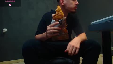 Snapshot of enzorace chatting on September 14, 2025, 4:44 am EnzoRace online show from September 14, 2025, 4:44 am