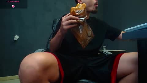 Snapshot of enzorace chatting on September 23, 2025, 4:59 am EnzoRace online show from September 23, 2025, 4:59 am