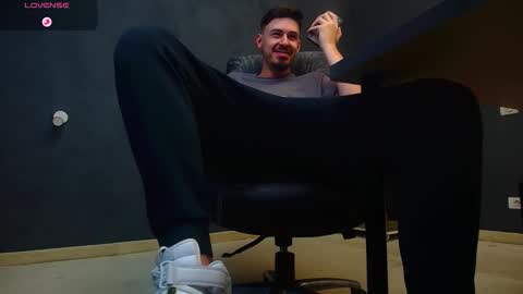 Snapshot of enzorace chatting on September 30, 2025, 5:01 am EnzoRace online show from September 30, 2025, 5:01 am