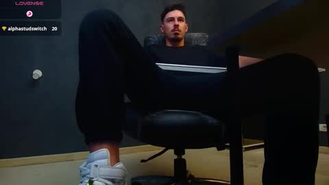 Snapshot of enzorace chatting on October 1, 2025, 5:24 am EnzoRace online show from October 1, 2025, 5:24 am