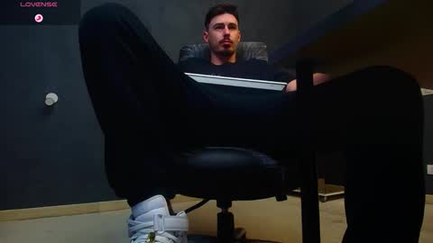 Snapshot of enzorace chatting on October 2, 2025, 5:36 am EnzoRace online show from October 2, 2025, 5:36 am