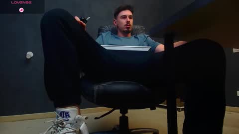 Snapshot of enzorace chatting on October 3, 2025, 5:48 am EnzoRace online show from October 3, 2025, 5:48 am