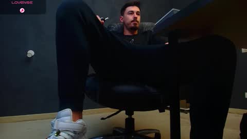 Snapshot of enzorace chatting on October 7, 2025, 4:53 am EnzoRace online show from October 7, 2025, 4:53 am