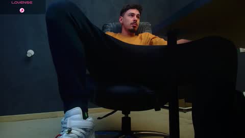 Snapshot of enzorace chatting on October 8, 2025, 6:22 am EnzoRace online show from October 8, 2025, 6:22 am