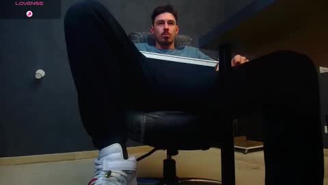 Snapshot of enzorace chatting on October 10, 2025, 6:12 am EnzoRace online show from October 10, 2025, 6:12 am