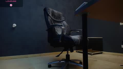 Snapshot of enzorace chatting on October 11, 2025, 5:28 am EnzoRace online show from October 11, 2025, 5:28 am