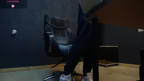 Snapshot of enzorace chatting on October 12, 2025, 5:06 am EnzoRace online show from October 12, 2025, 5:06 am