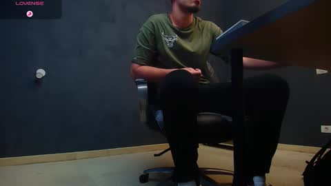 Snapshot of enzorace chatting on October 13, 2025, 5:18 am EnzoRace online show from October 13, 2025, 5:18 am