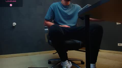 Snapshot of enzorace chatting on October 15, 2025, 10:04 am EnzoRace online show from October 15, 2025, 10:04 am