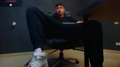 Snapshot of enzorace chatting on October 16, 2025, 10:38 am EnzoRace online show from October 16, 2025, 10:38 am