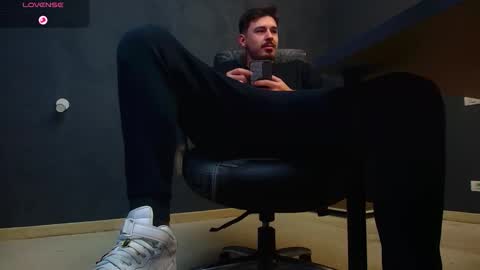 Snapshot of enzorace chatting on October 24, 2025, 6:54 am EnzoRace online show from October 24, 2025, 6:54 am