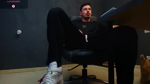 Snapshot of enzorace chatting on October 27, 2025, 5:44 am EnzoRace online show from October 27, 2025, 5:44 am