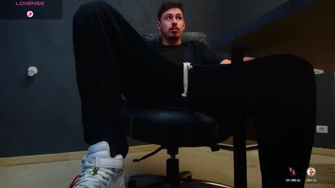 Snapshot of enzorace chatting on October 29, 2025, 6:15 am EnzoRace online show from October 29, 2025, 6:15 am