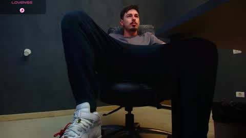 Snapshot of enzorace chatting on October 30, 2025, 6:15 am EnzoRace online show from October 30, 2025, 6:15 am