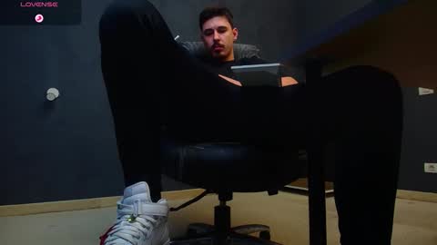 Snapshot of enzorace chatting on October 31, 2025, 7:09 am EnzoRace online show from October 31, 2025, 7:09 am