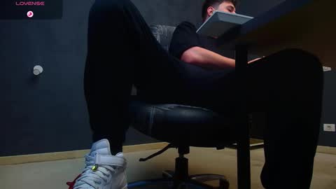 Snapshot of enzorace chatting on November 2, 2025, 6:38 am EnzoRace online show from November 2, 2025, 6:38 am